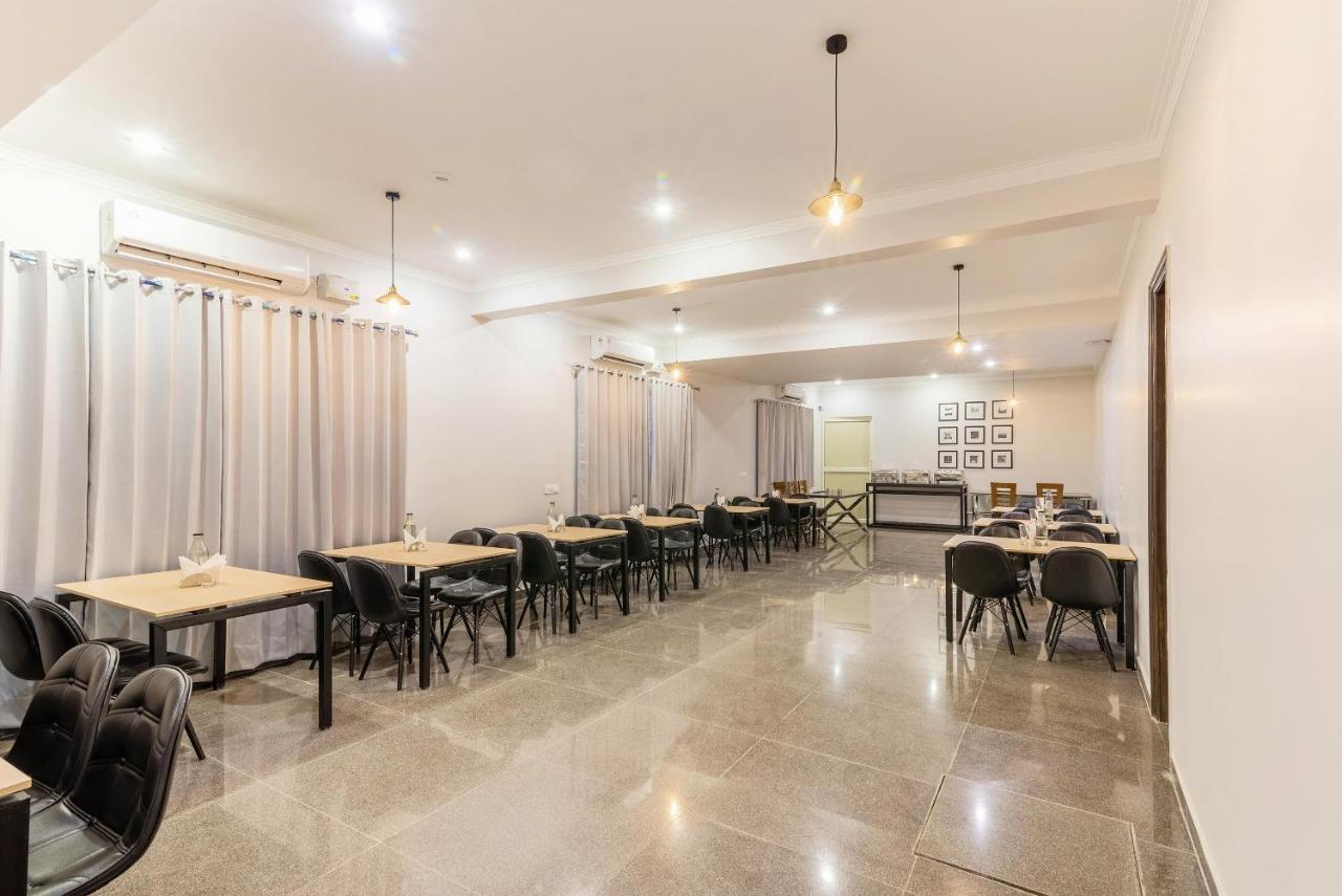 Oyo Flagship Santhi Grand Hotel Vijayawāda Exterior foto
