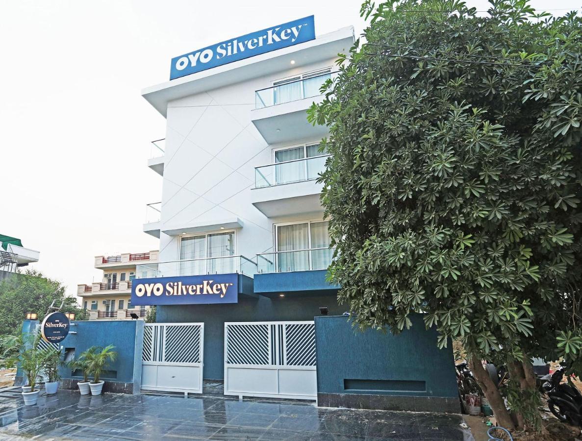 Oyo Flagship Santhi Grand Hotel Vijayawāda Exterior foto