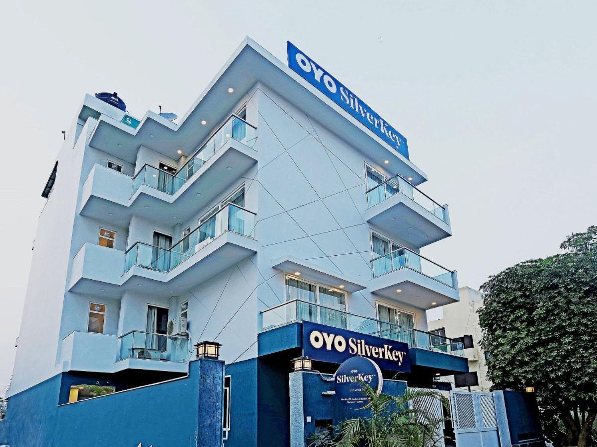 Oyo Flagship Santhi Grand Hotel Vijayawāda Exterior foto
