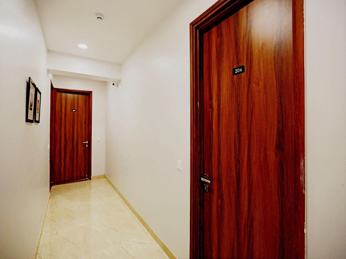 Oyo Flagship Santhi Grand Hotel Vijayawāda Exterior foto